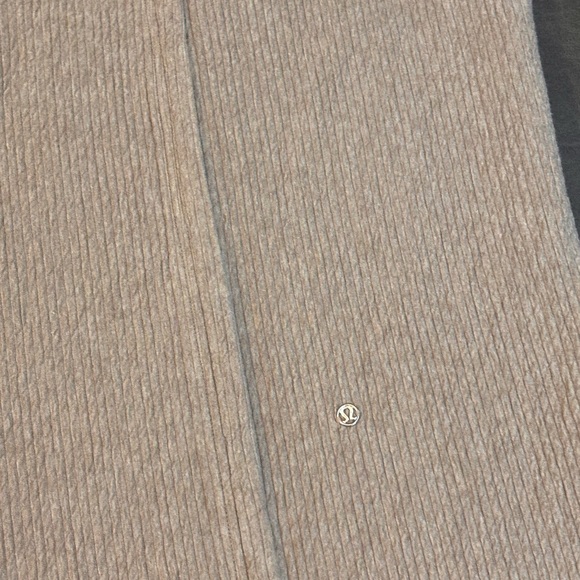 Lululemon Retreat Yourself Crop Heathered Soft Sand Size 6 - Picture 9 of 11